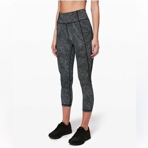 Lululemon Time To Sweat Crop *23"
Free Spirit Alpine White Black Sz 6